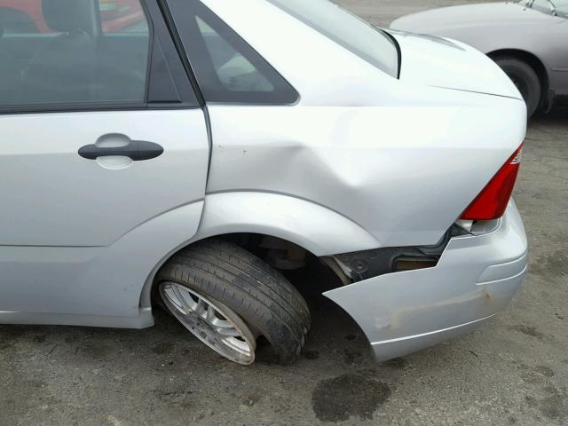 1FAHP34N07W184858 - 2007 FORD FOCUS ZX4 SILVER photo 9