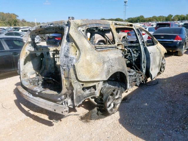 2C4RC1GG1JR117617 - 2018 CHRYSLER PACIFICA L WHITE photo 4