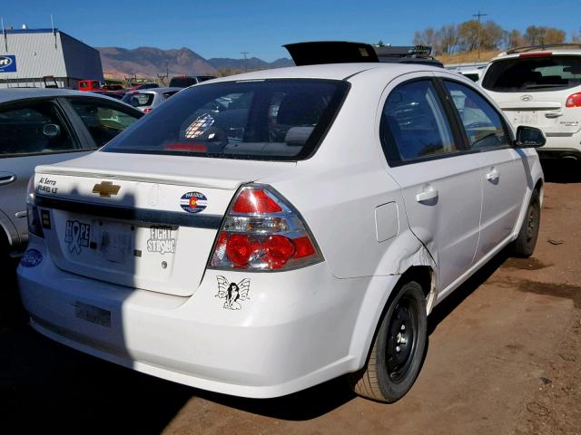 KL1TD56E89B666954 - 2009 CHEVROLET AVEO LS WHITE photo 4