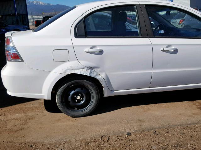 KL1TD56E89B666954 - 2009 CHEVROLET AVEO LS WHITE photo 9