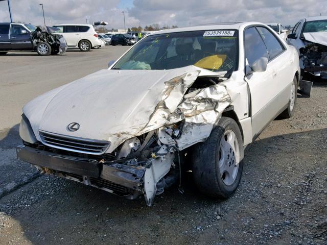 JT8BF28G710313454 - 2001 LEXUS ES 300 WHITE photo 2