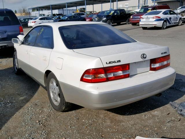 JT8BF28G710313454 - 2001 LEXUS ES 300 WHITE photo 3