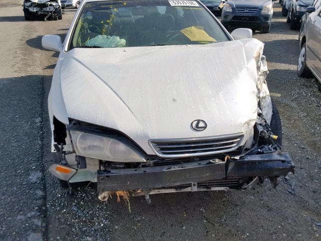 JT8BF28G710313454 - 2001 LEXUS ES 300 WHITE photo 7