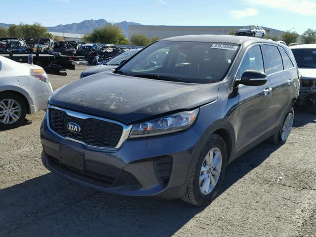 5XYPGDA5XKG463806 - 2019 KIA SORENTO LX GRAY photo 2