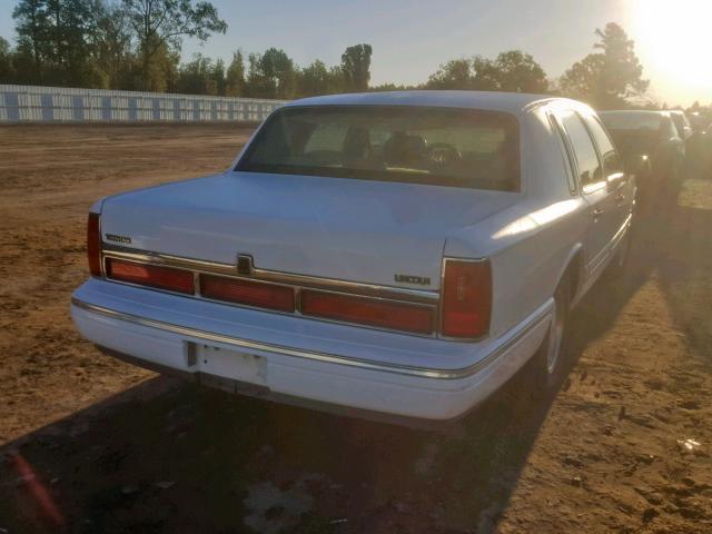 1LNLM82W0VY745403 - 1997 LINCOLN TOWN CAR S WHITE photo 4