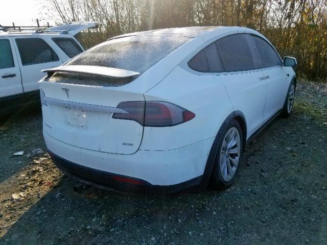 5YJXCBE23HF035785 - 2017 TESLA MODEL X WHITE photo 4