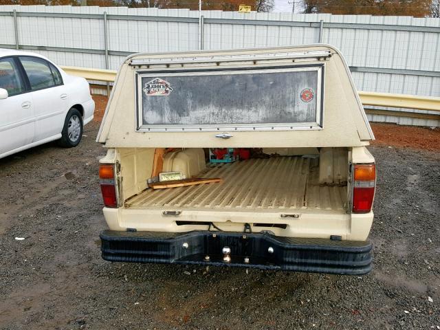 JT4RN55D3F0128727 - 1985 TOYOTA PICKUP 1/2 BEIGE photo 6