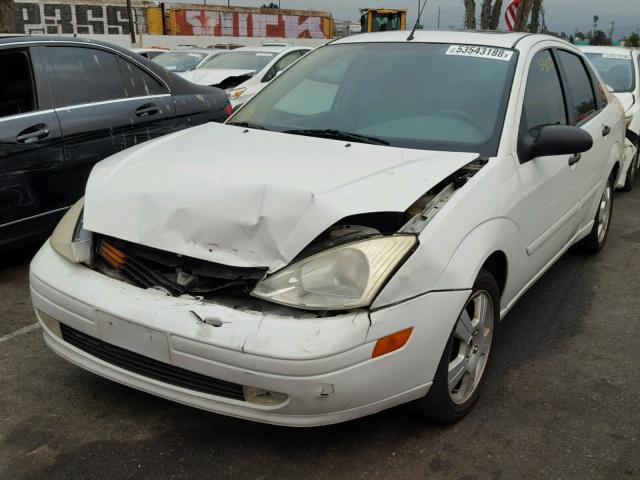 1FAFP38342W267704 - 2002 FORD FOCUS ZTS WHITE photo 2
