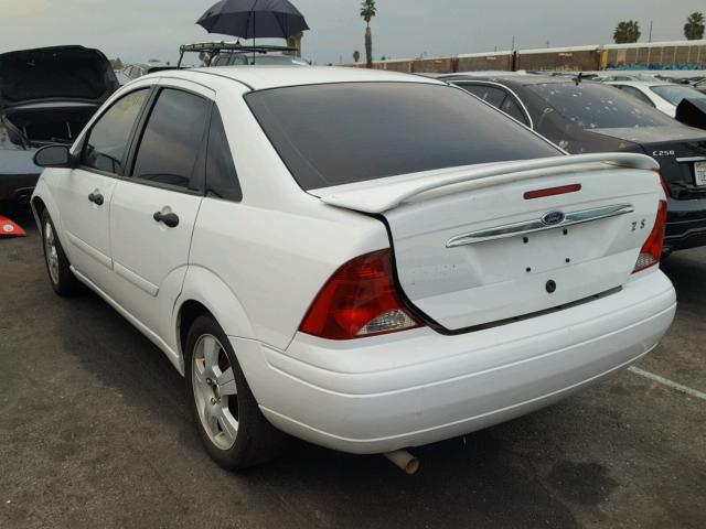 1FAFP38342W267704 - 2002 FORD FOCUS ZTS WHITE photo 3