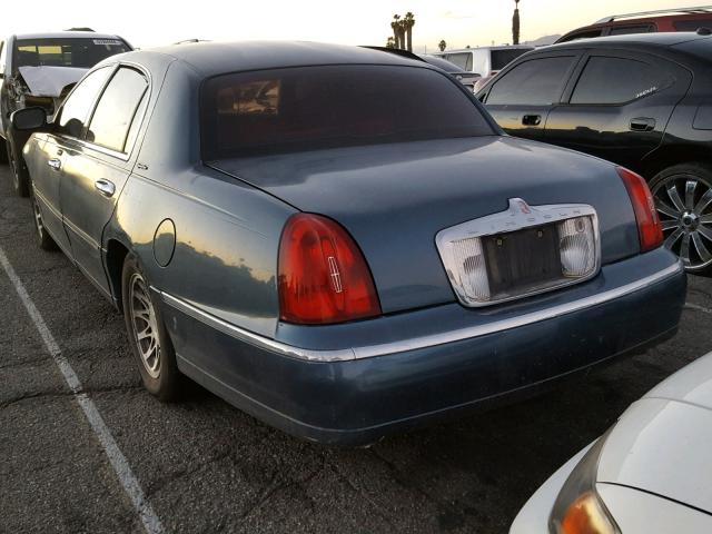 1LNHM82W81Y719194 - 2001 LINCOLN TOWN CAR S BLUE photo 3