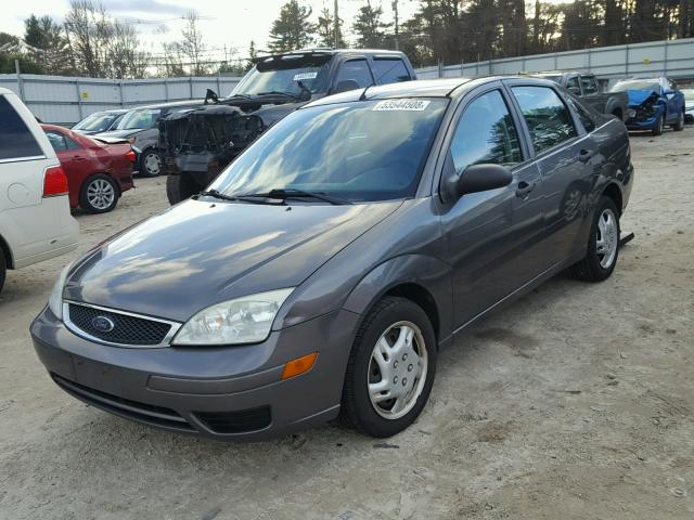 1FAHP34N27W327616 - 2007 FORD FOCUS ZX4 GRAY photo 2