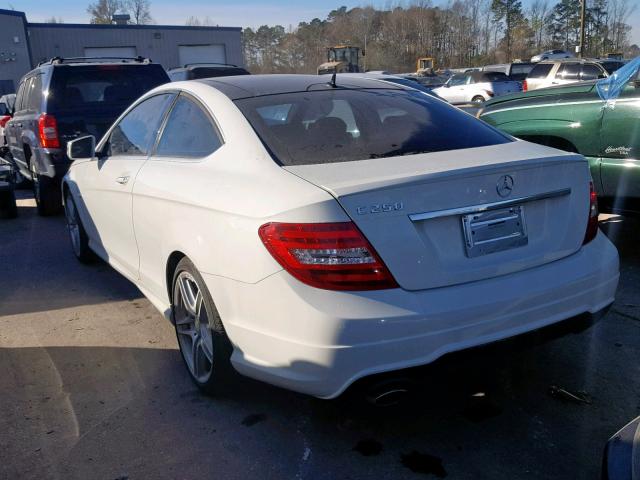 WDDGJ4HB2CF920521 - 2012 MERCEDES-BENZ C 250 WHITE photo 3