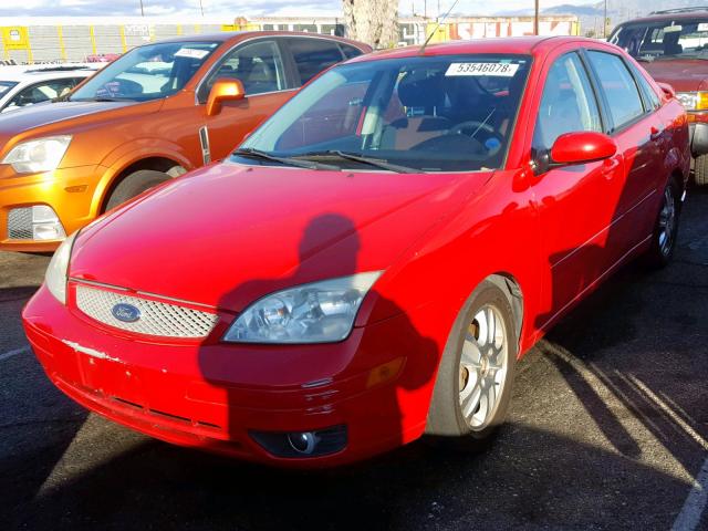 1FAFP38Z55W284925 - 2005 FORD FOCUS ZX4 RED photo 2