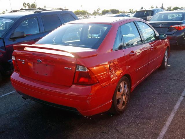 1FAFP38Z55W284925 - 2005 FORD FOCUS ZX4 RED photo 4