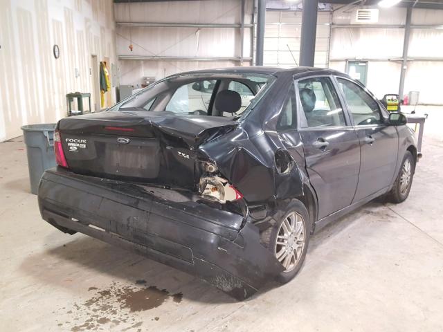 1FAHP34N36W256859 - 2006 FORD FOCUS ZX4 BLACK photo 4