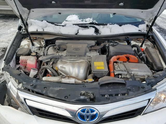 4T1BD1FK4DU083647 - 2013 TOYOTA CAMRY HYBR WHITE photo 7