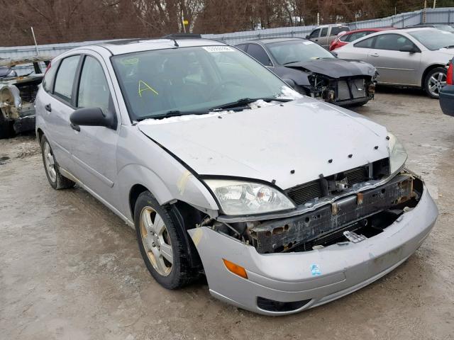 3FAFP37N15R130147 - 2005 FORD FOCUS ZX5 SILVER photo 1