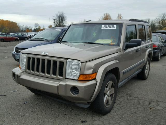 1J8HG48K66C263363 - 2006 JEEP COMMANDER BEIGE photo 2