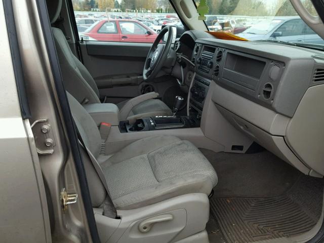 1J8HG48K66C263363 - 2006 JEEP COMMANDER BEIGE photo 5
