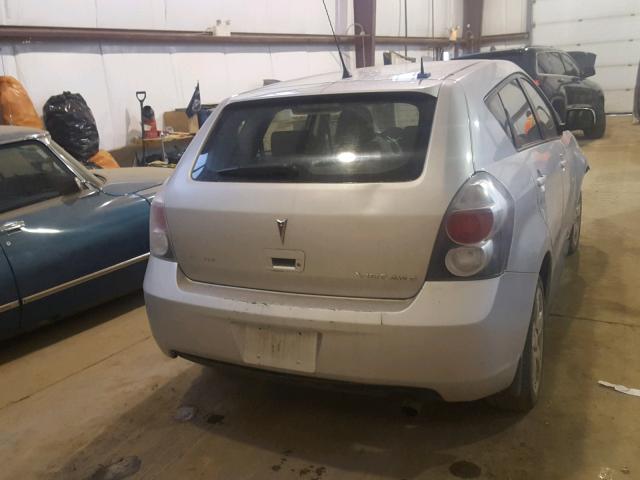 5Y2SM6E04AZ406269 - 2010 PONTIAC VIBE SILVER photo 4