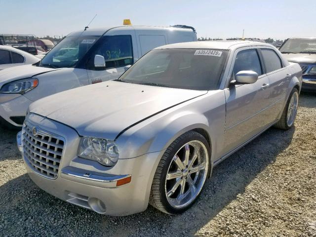 2C3LA73W46H118760 - 2006 CHRYSLER 300C SRT-8 WHITE photo 2