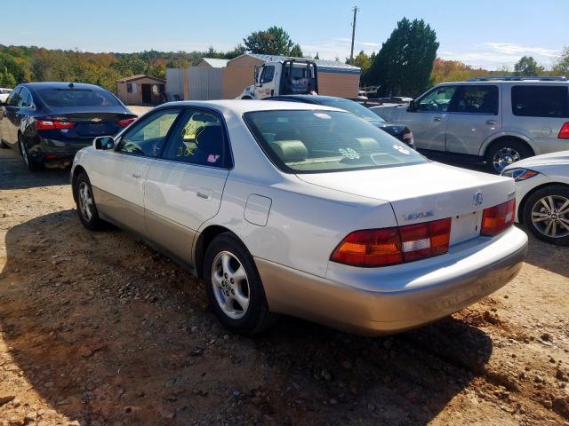 JT8BF28G4W5027619 - 1998 LEXUS ES 300 WHITE photo 3