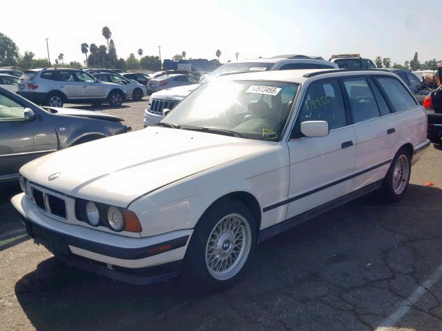 WBAHK2311RGF80070 - 1994 BMW 530 IT WHITE photo 2