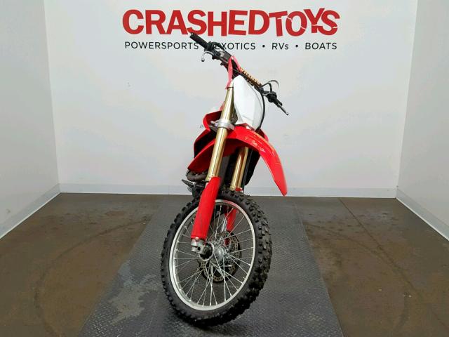 JH2PE073XHK000353 - 2017 HONDA CRF450 R RED photo 2