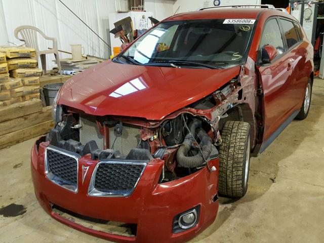 5Y2SP6E05AZ407745 - 2010 PONTIAC VIBE RED photo 2