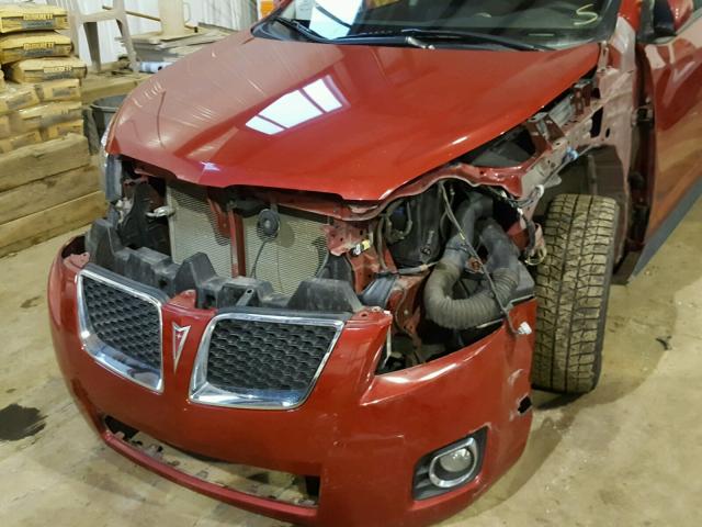 5Y2SP6E05AZ407745 - 2010 PONTIAC VIBE RED photo 9