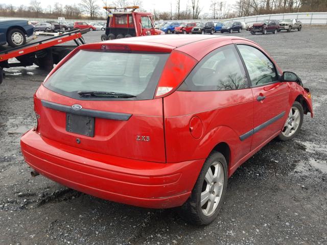 3FAFP31333R118439 - 2003 FORD FOCUS ZX3 RED photo 4