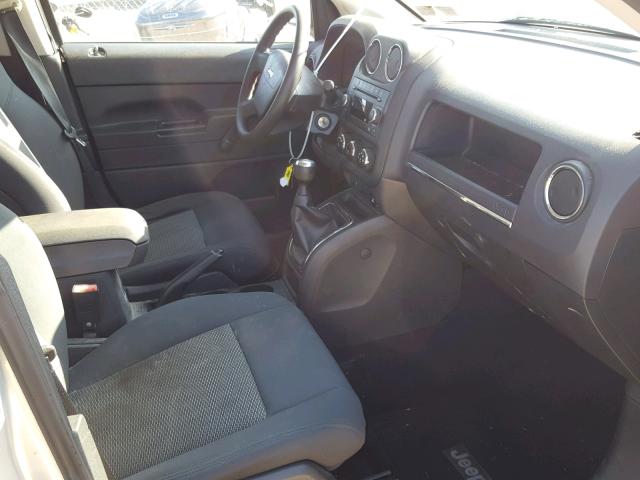 1J4NT4FA4AD525829 - 2010 JEEP COMPASS SP 银色 照片 5