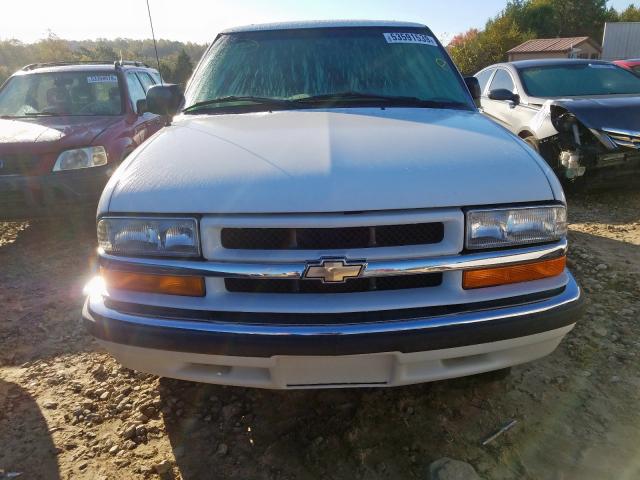 1GNCS13W012141757 - 2001 CHEVROLET BLAZER WHITE photo 9