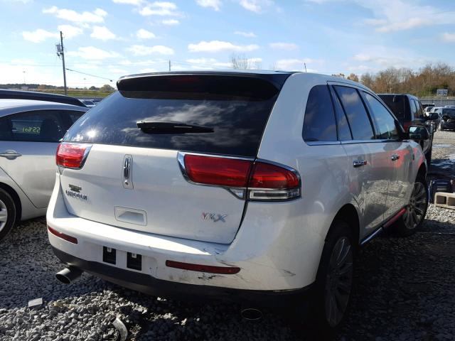 2LMDJ6JK4DBL26924 - 2013 LINCOLN MKX WHITE photo 4