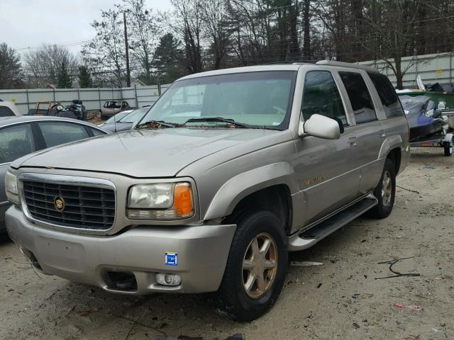 1GYEK63R5YR221530 - 2000 CADILLAC ESCALADE L BEIGE photo 2