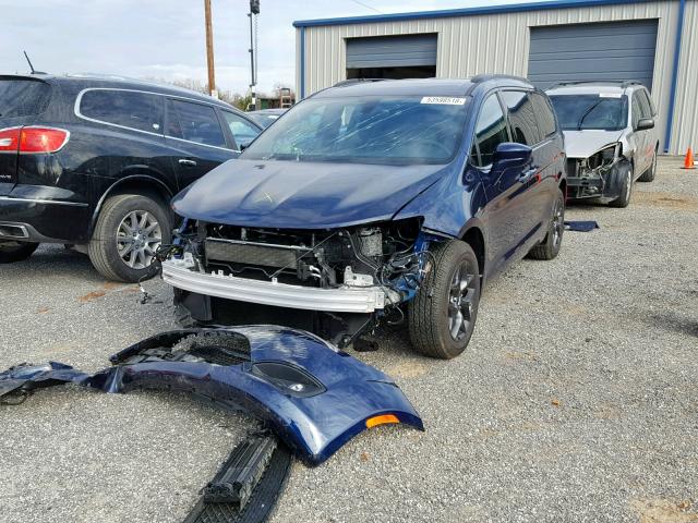 2C4RC1BG4JR261797 - 2018 CHRYSLER PACIFICA T BLUE photo 2