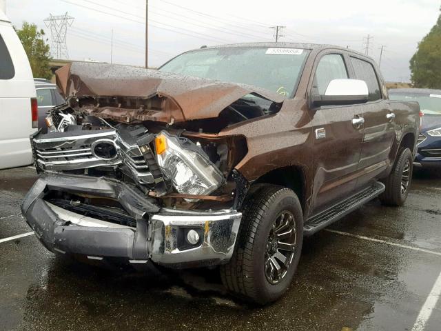 5TFAY5F14GX521461 - 2016 TOYOTA TUNDRA CRE BROWN photo 2