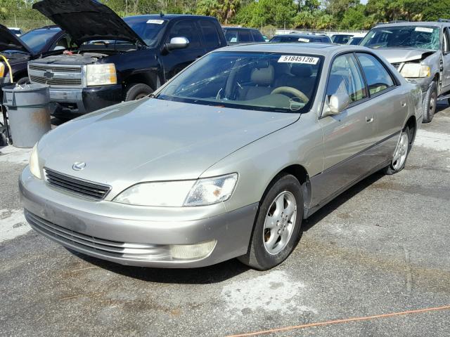 JT8BF28G5W0121568 - 1998 LEXUS ES 300 BEIGE photo 2