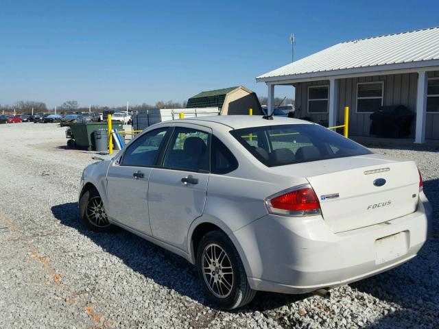 1FAHP3FN0BW152160 - 2011 FORD FOCUS WHITE photo 3