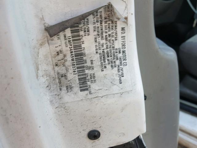 1FAFP34N45W182762 - 2005 FORD FOCUS ZX4 WHITE photo 10