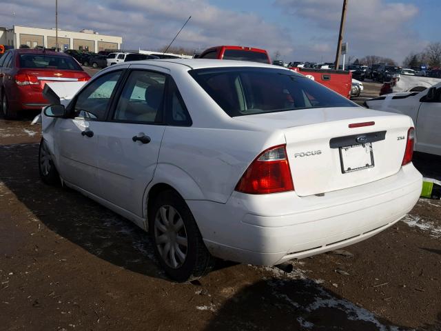 1FAFP34N05W318319 - 2005 FORD FOCUS ZX4 WHITE photo 3