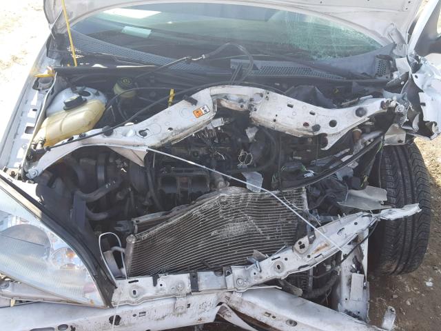 1FAFP34N05W318319 - 2005 FORD FOCUS ZX4 WHITE photo 7