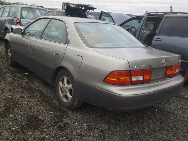 JT8BF28G0W5028069 - 1998 LEXUS ES 300 GRAY photo 3