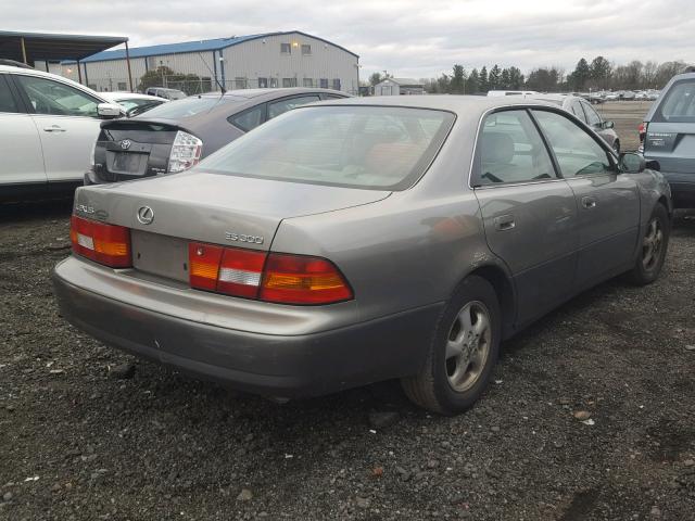 JT8BF28G0W5028069 - 1998 LEXUS ES 300 GRAY photo 4