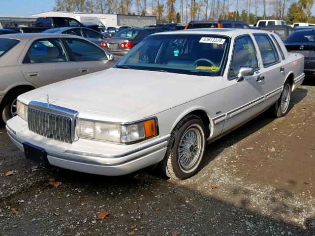 1LNLM83W5PY673356 - 1993 LINCOLN TOWN CAR C WHITE photo 2