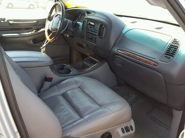 5LMPU28A1YLJ11378 - 2000 LINCOLN NAVIGATOR Gümüş foto 5