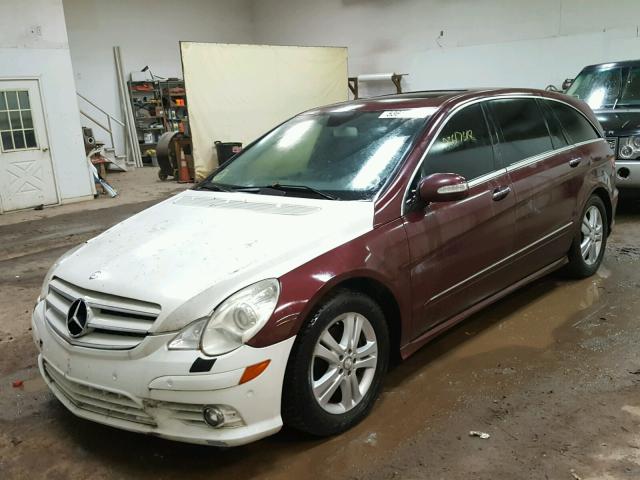 4JGCB65E98A075327 - 2008 MERCEDES-BENZ R 350 BURGUNDY photo 2