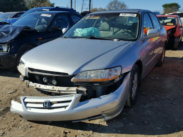 1HGCG567X2A066340 - 2002 HONDA ACCORD SE SILVER photo 2