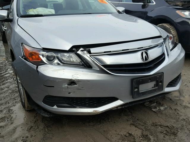 19VDE1F33DE403647 - 2013 ACURA ILX 20 SILVER photo 9