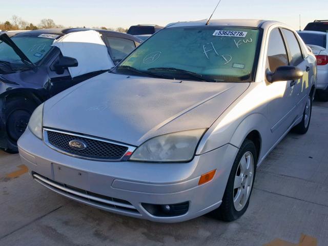 1FAFP34N05W174660 - 2005 FORD FOCUS ZX4 GRAY photo 2